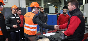 İzmir Büyükşehir Belediye Başkan adayı Dağ, Kemalpaşa'da fabrika ve esnaf ziyareti yaptı