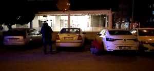 Hırsızlık için girdiği evin sahibi ile arkadaşını 5 saat sonra caddede bıçakladı