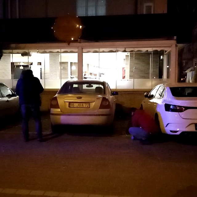 Hırsızlık için girdiği evin sahibi ile arkadaşını 5 saat sonra caddede bıça...