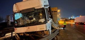 Kocaeli'de trafik kazasında 3 kişi yaralandı