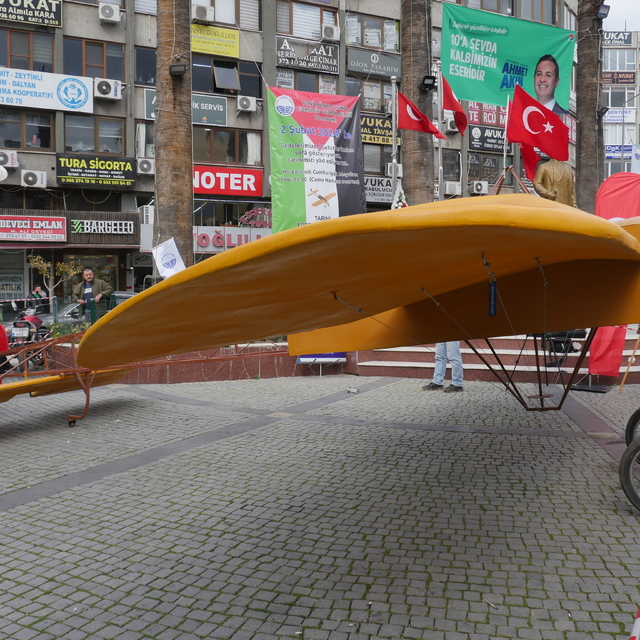 Edremit halkının 1914 yılında satın alarak Kudüs'e gönderdiği uçağın protot...