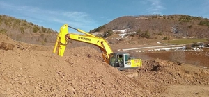 Kaymakam Çeçen, heyelan oluşan Günebakan köyündeki alternatif yol çalışmalarını inceledi