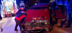 Tokat'ta otomobil ile hafif ticari aracın çarpıştığı kazada 2 kişi yaralandı