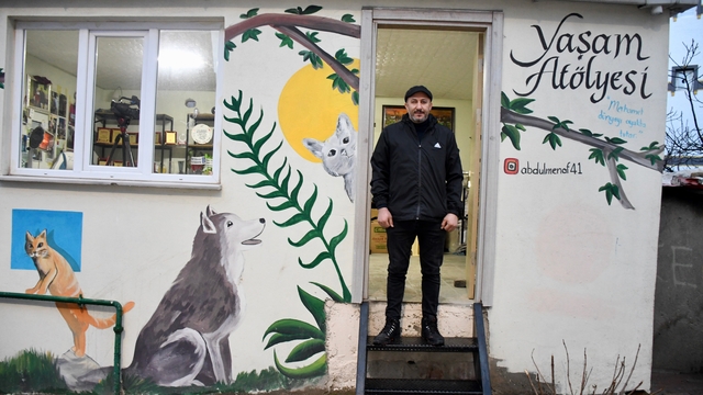 Kocaeli'de fabrika işçisi, felçli ve ampute hayvanlar için yürüteç üretiyor