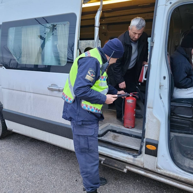 Edirne'de jandarma okul servislerini denetledi