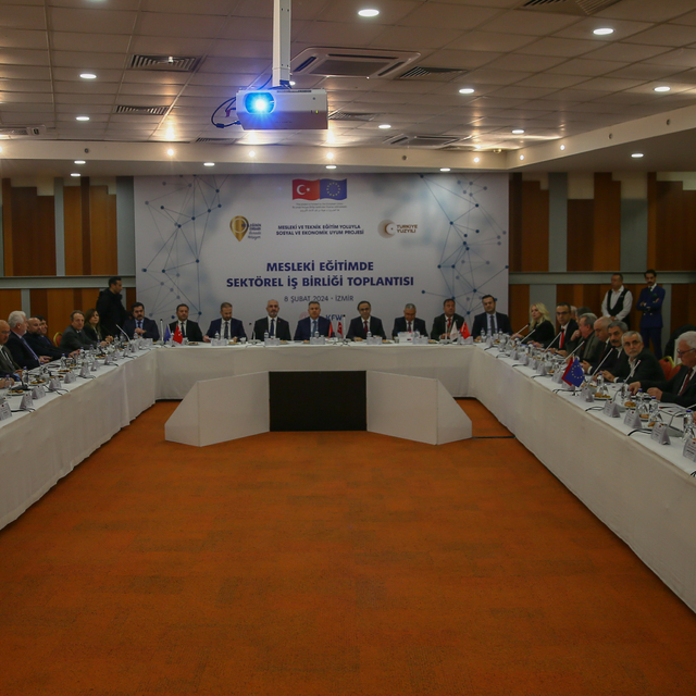 İzmir'de "Mesleki Eğitimde Sektörel İş Birliği Toplantısı" düzenlendi