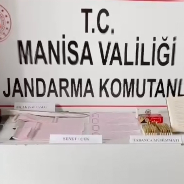 Saruhanlı'da tefecilik ve silah kaçakçılığı operasyonunda 3 şüpheli yakalan...