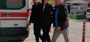 Hırsızlık için girdiği evin sahibi ile arkadaşını bıçaklayan şüpheli yakalandı