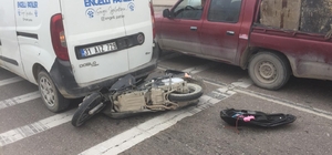 Hatay'da otomobile çarpan motosiklet sürücüsü yaralandı 
