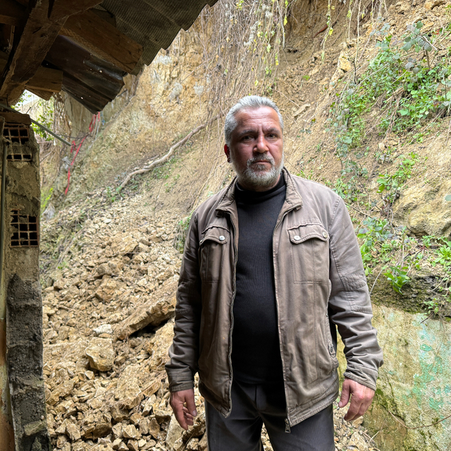 Kocaeli'de toprak kayması nedeniyle bir ev zarar gördü