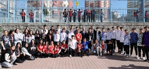 Başkan Yalçın'dan 75. Yıl Mühibe Germirli Ortokulu futbol takımına ziyaret