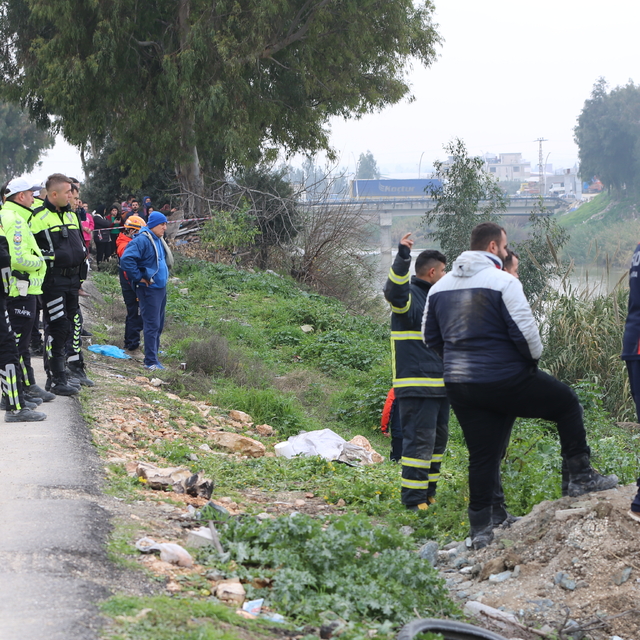 Hatay'da nehre devrilen otomobilin sürücüsü hayatını kaybetti