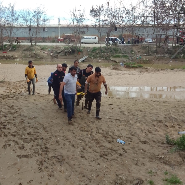 Aydın'da dereye düşen alkollü kişi itfaiye tarafından kurtarıldı