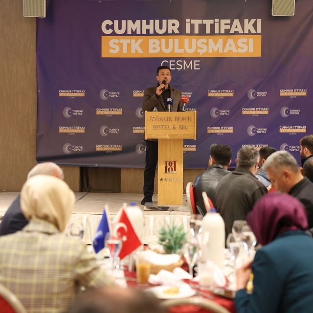 AK Parti İzmir Büyükşehir Belediye Başkan adayı Dağ, STK temsilcileriyle bi...