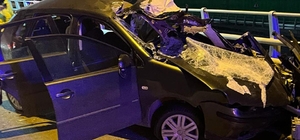 Kocaeli'de park halindeki tıra çarpan otomobildeki 2 kişi yaralandı