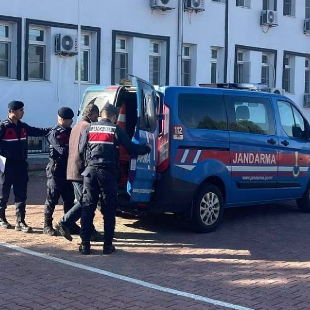 Gaziantep'te trafik levhalarını çalarken yakalanan şüpheli tutuklandı