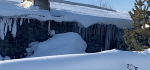 Son 55 yılın en fazla yağışını alan Ardahan'da evler kara gömüldü