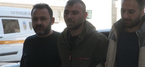 Çöp yığınlarının arasında kaçak göçmenleri taşıyan TIR sürücüsü tutuklandı