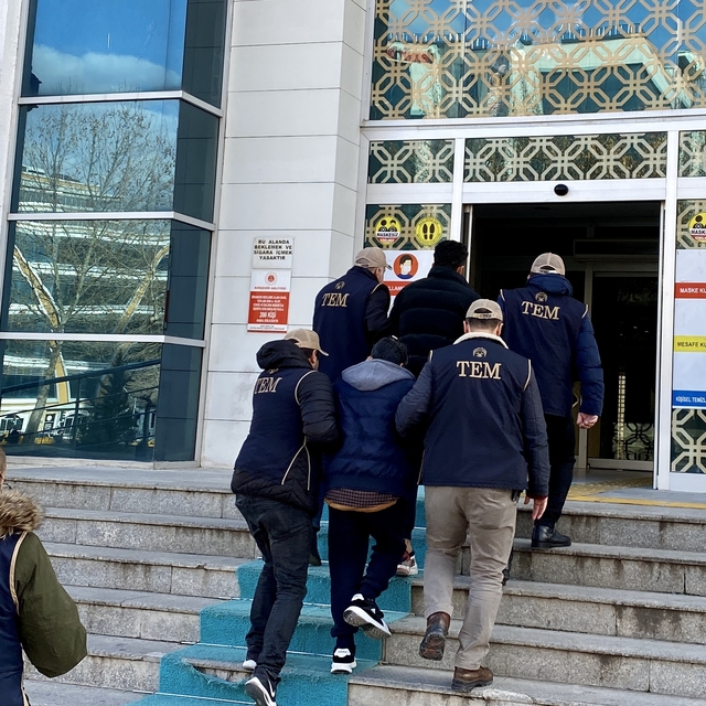 Kırşehir'de DEAŞ operasyonunda yakalanan 2 şüpheli adliyede