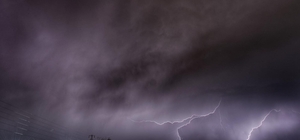 Bodrum'da şimşek ve yıldırım; Milas'ta dolu etkili oldu