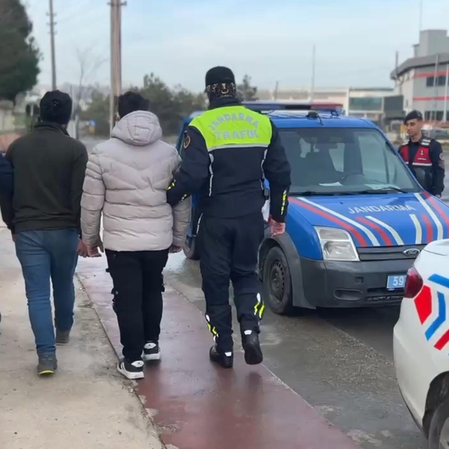 Tekirdağ'da, dron destekli trafik denetiminde 2 kaçak göçmen yakalandı