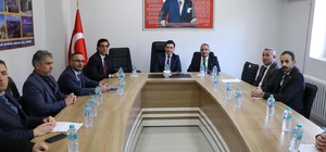 Keban Kaymakamı Atalık okul müdürleri ile toplantı yaptı