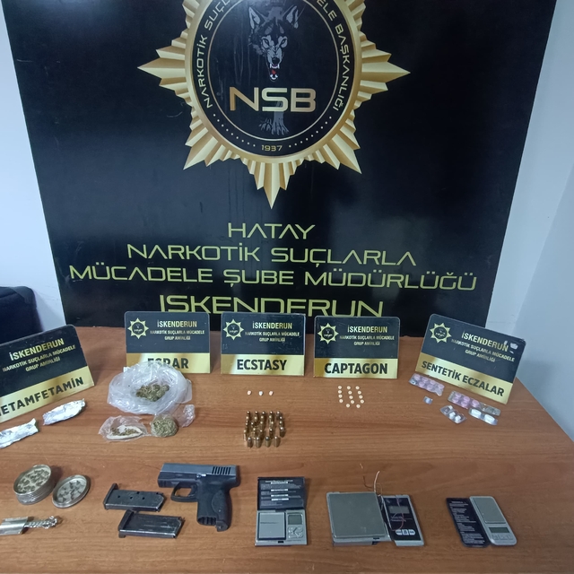 Hatay'da uyuşturucu operasyonunda yakalanan 3 şüpheliden 1'i tutuklandı