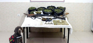 İzmir'de 10 kilo 500 gram esrar ele geçirildi 