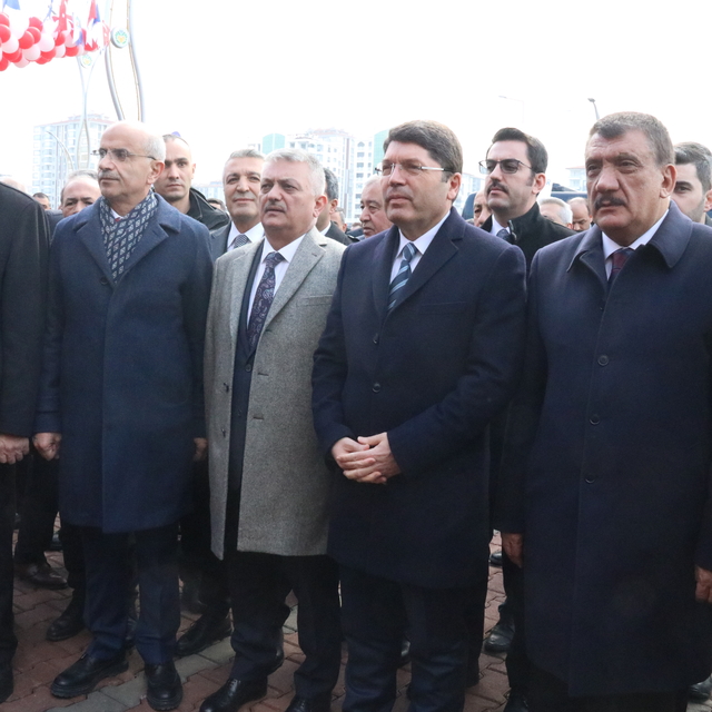 Adalet Bakanı Tunç Malatya'da ziyaretlerde bulundu