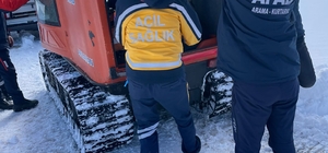 Ardahan'da ekipler yolu kardan kapanan köydeki hasta bebek için seferber oldu