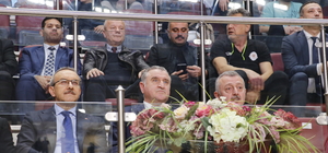 Bakan Bak, Okul Sporları Voleybol Genç Kızlar Türkiye Birinciliği final maçını izledi: