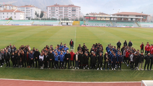 Okul Sporları Futbol Genç Kızlar ve Erkekler Grup Müsabakaları Amasya'da başladı