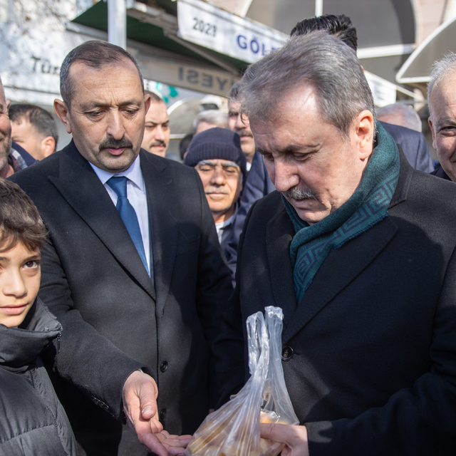 BBP Genel Başkanı Destici, Gölbaşı'nda esnaf ve vatandaşlarla bir araya gel...