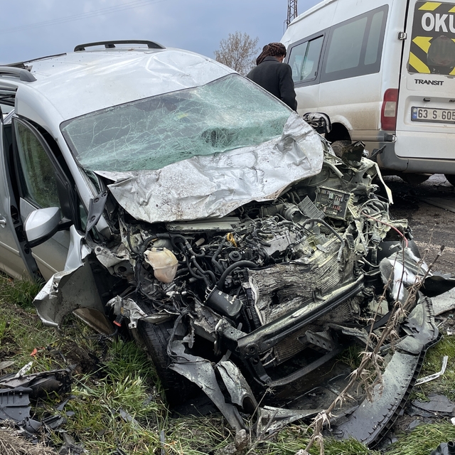 Şanlıurfa'da 3 aracın karıştığı kazada 6 kişi yaralandı