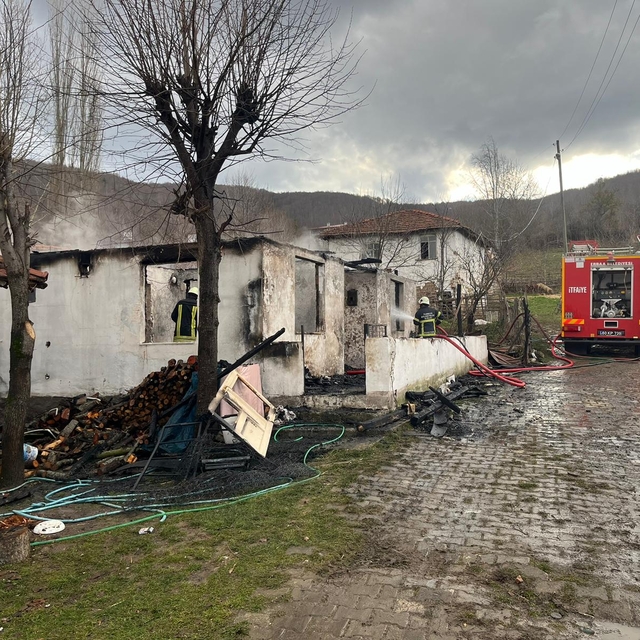 Tokat'ta yangın çıkan ev kullanılamaz hale geldi