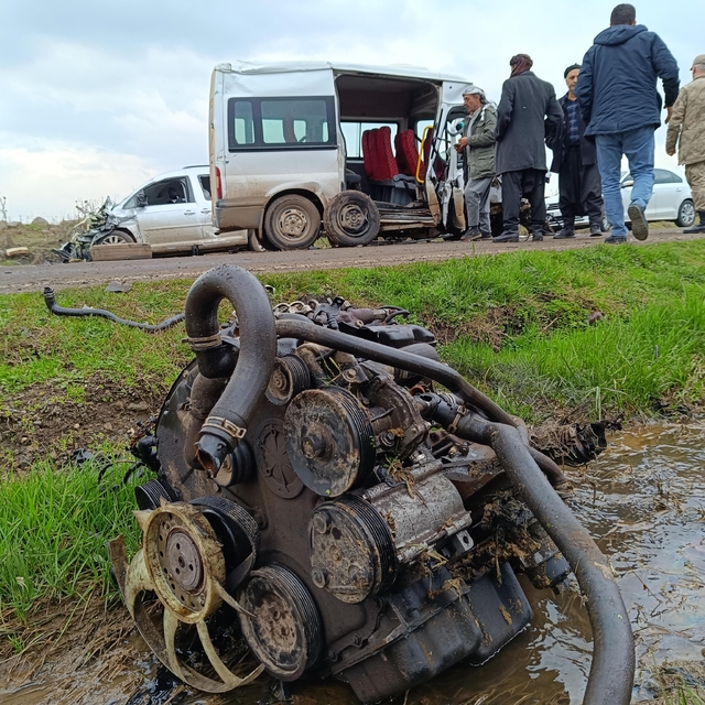 Şanlıurfa'da 3 aracın karıştığı kazada 6 kişi yaralandı