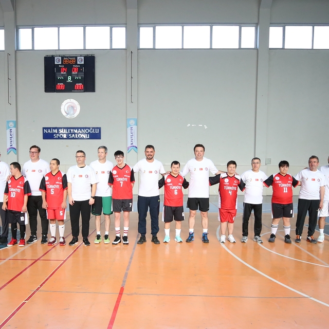 Çanakkale'de Down Sendromlu Basketbol Milli Takımı, kent protokolüyle maç y...