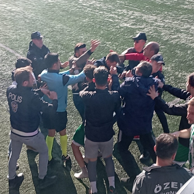 Zonguldak'ta amatör futbol maçında arbede çıktı