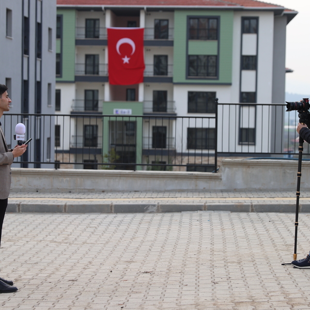 Ulusal ve uluslararası medya mensupları Kahramanmaraş'ta deprem bölgesi hak...