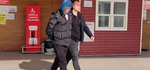 Hırsızlık için girdiği evin sahibi ile arkadaşını bıçaklayan şüpheli tutuklandı