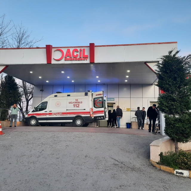 Gölcük'te yüksekten düşen inşaat işçisi yaralandı