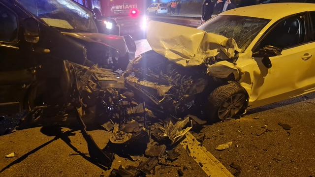 Kırklareli'nde panelvan ile otomobilin çarpıştığı kazada 2 kişi yaralandı