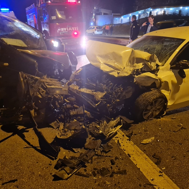 Kırklareli'nde panelvan ile otomobilin çarpıştığı kazada 2 kişi yaralandı