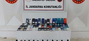 Gaziantep'te gümrük kaçağı 64 telefon ve 38 akıllı saat ele geçirildi