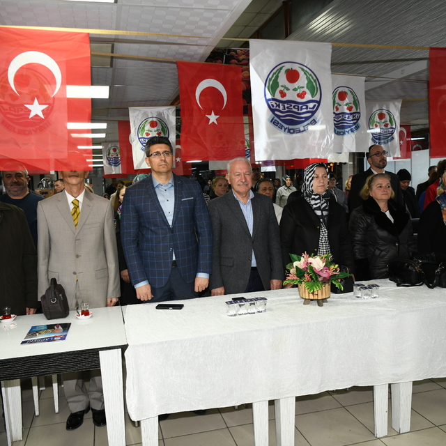 Lapseki Belediyesi Türk Sanat Müziği Korosu yılın ilk konserinde sahne aldı