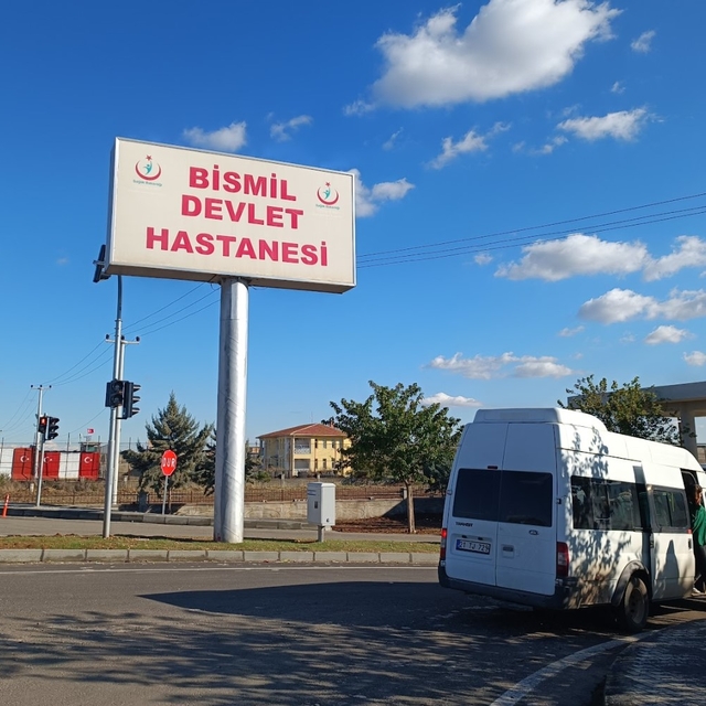 Başıboş köpeklerin saldırısına uğrayan çocuk yaralandı