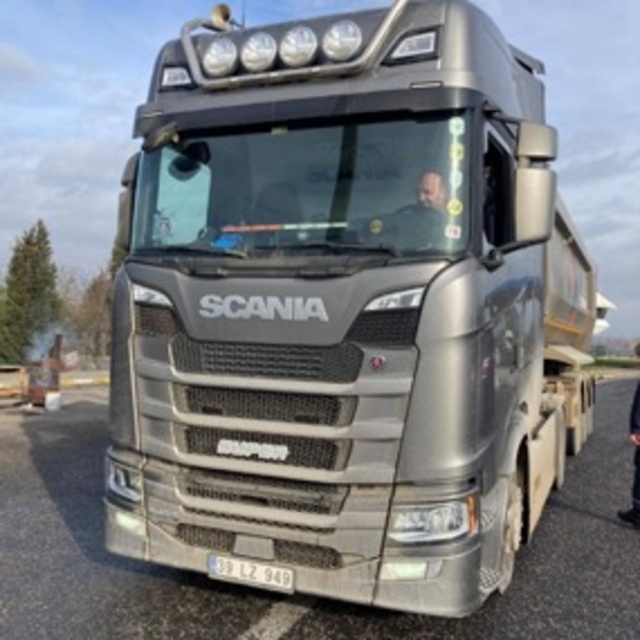 Kırklareli'nde tırına "çakar lamba" taktıran sürücüye 6 bin 439 lira ceza u...