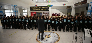 Hatay'da öğrenciler depremde hayatını kaybedenlerin anısını kurdukları koro...