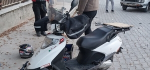 Merzifon'da otomobille çarpışan motosikletin sürücüsü yaralandı