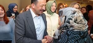 İzmir Büyükşehir Belediye Başkan adayı Dağ, kadın STK temsilcileriyle bir a...